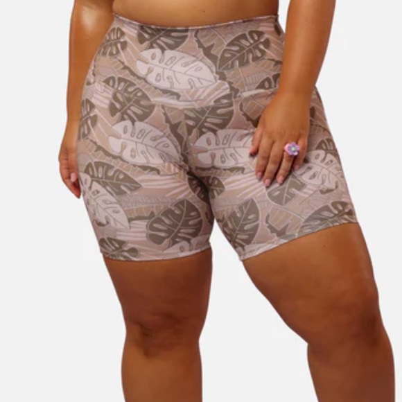 INFINITY BIKE SHORT - Picture 2 of 9